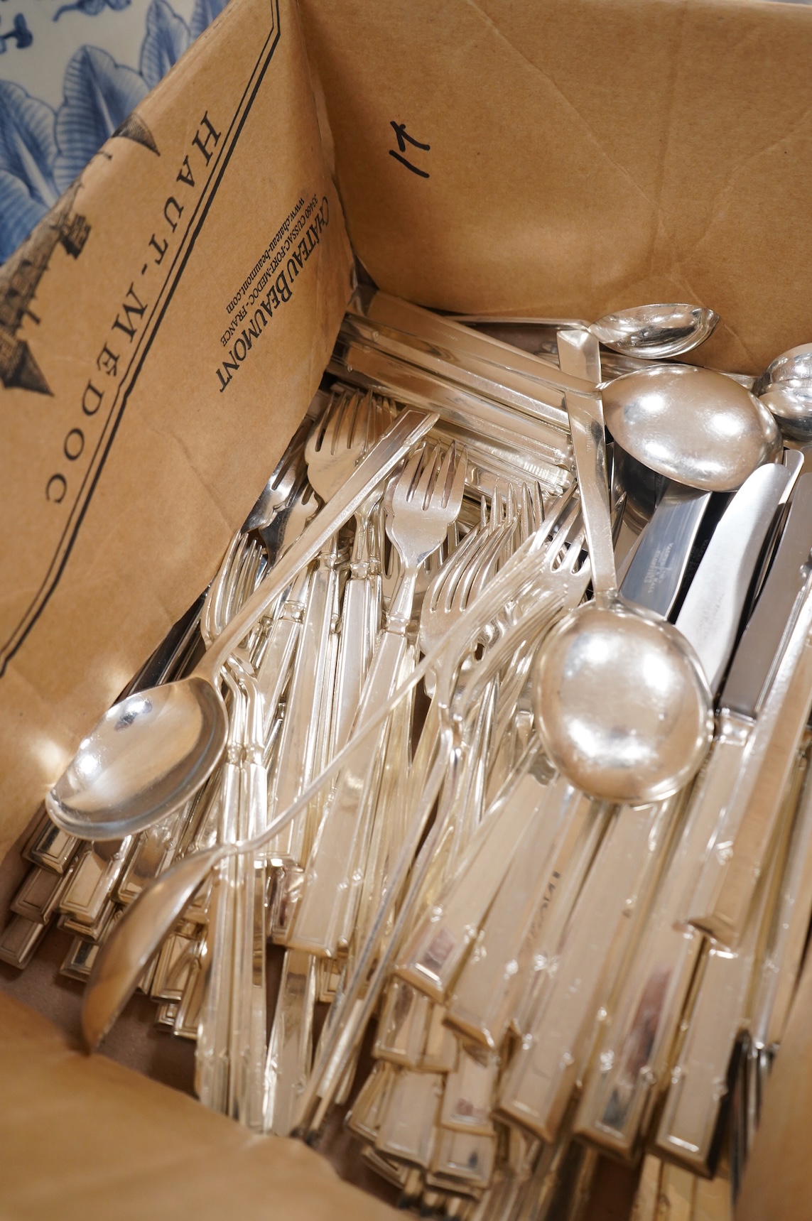 A loose canteen of plated cutlery